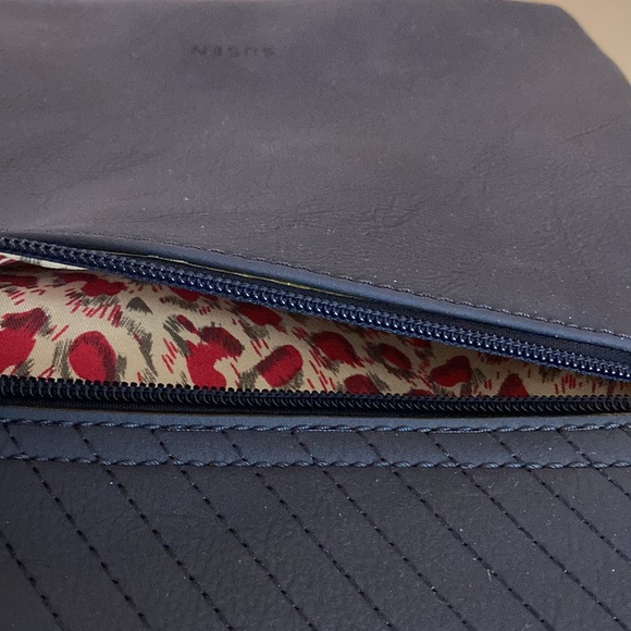 ⭐️ 4x's Host Pick ⭐️ NWOT - Susen Shiny Gold Bow Blue Crossbody Adjustable Strap - Picture 8 of 14